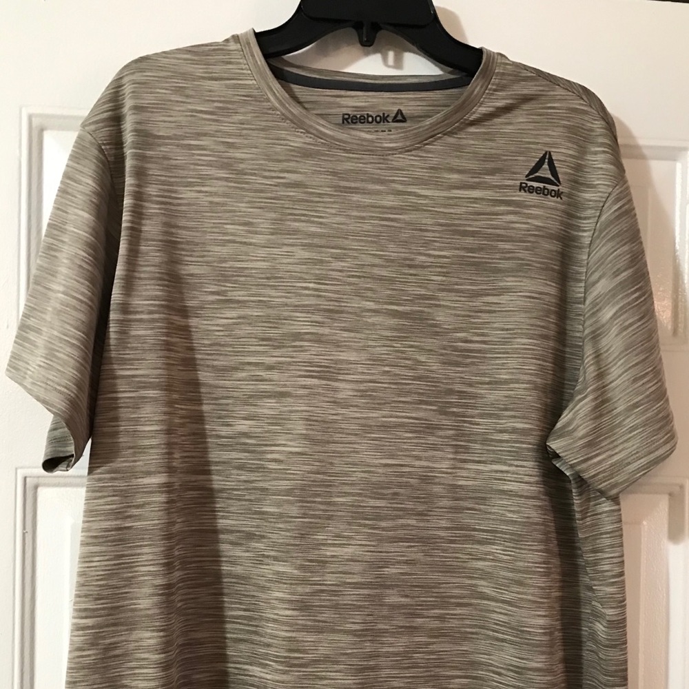 Reebok XL T-shirt